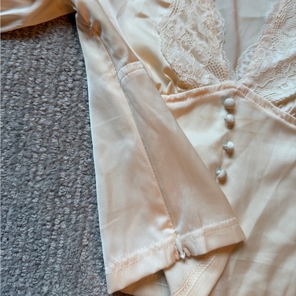 Satiny blouse - Picture 3 of 5